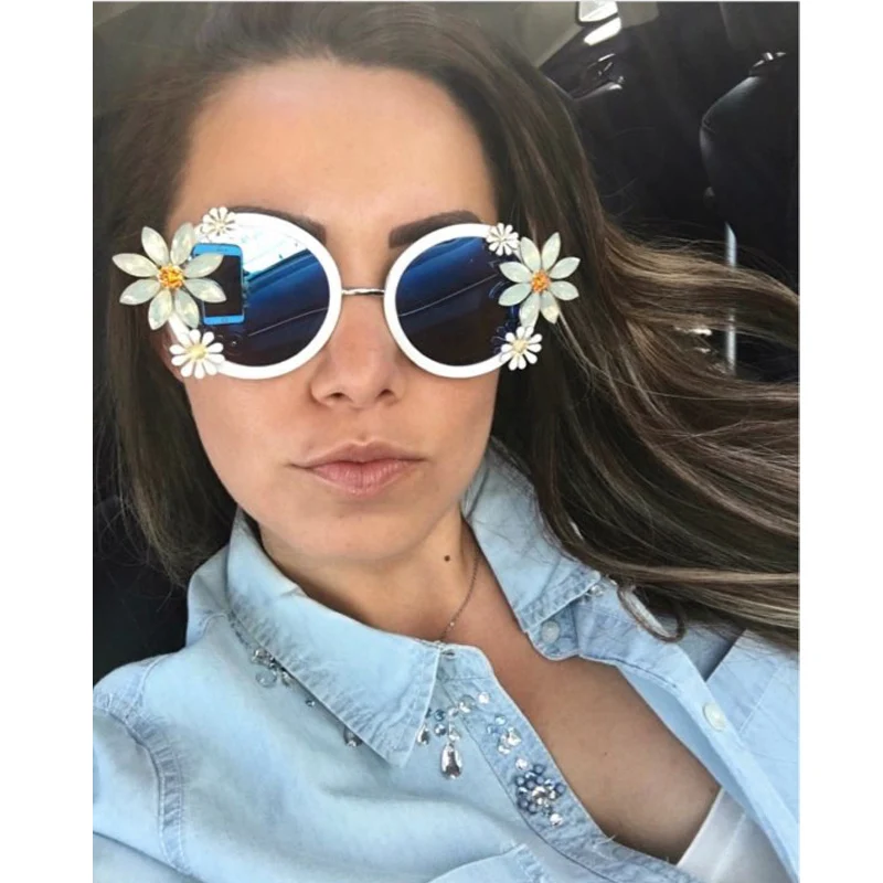 

2019 New Fashion Designer Women Girls Rhinestone Crystal Sunglasses Retro Decor Floral Flower Sunglasses Summer Beach Glasses