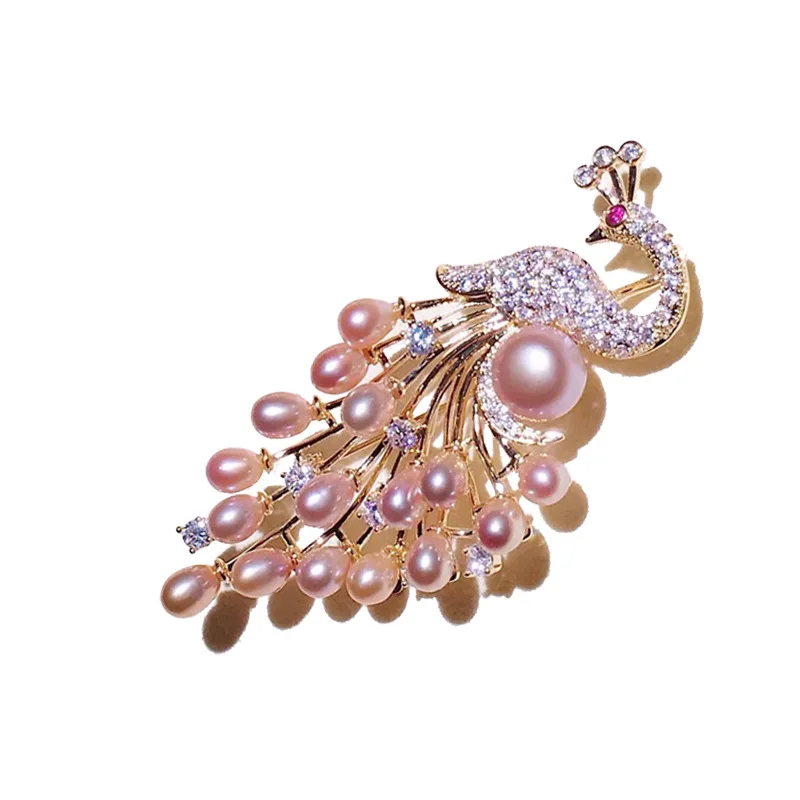 Брошь из натурального пресноводного жемчуга с инкрустацией розового золота 585
