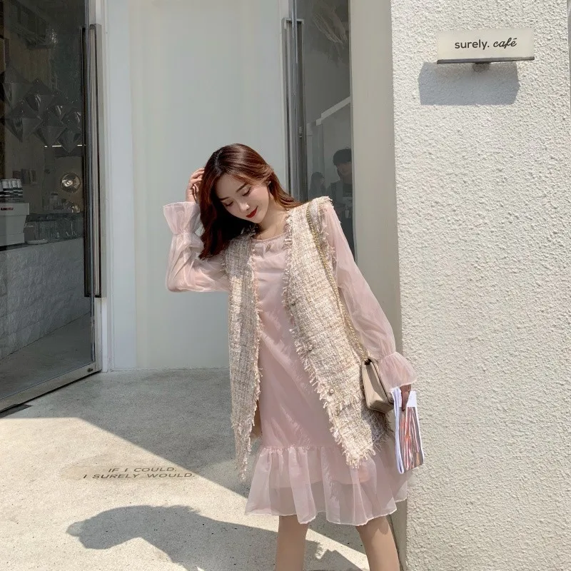 Жилет женский однобортный без рукавов с кисточками V-образным вырезом | Женская