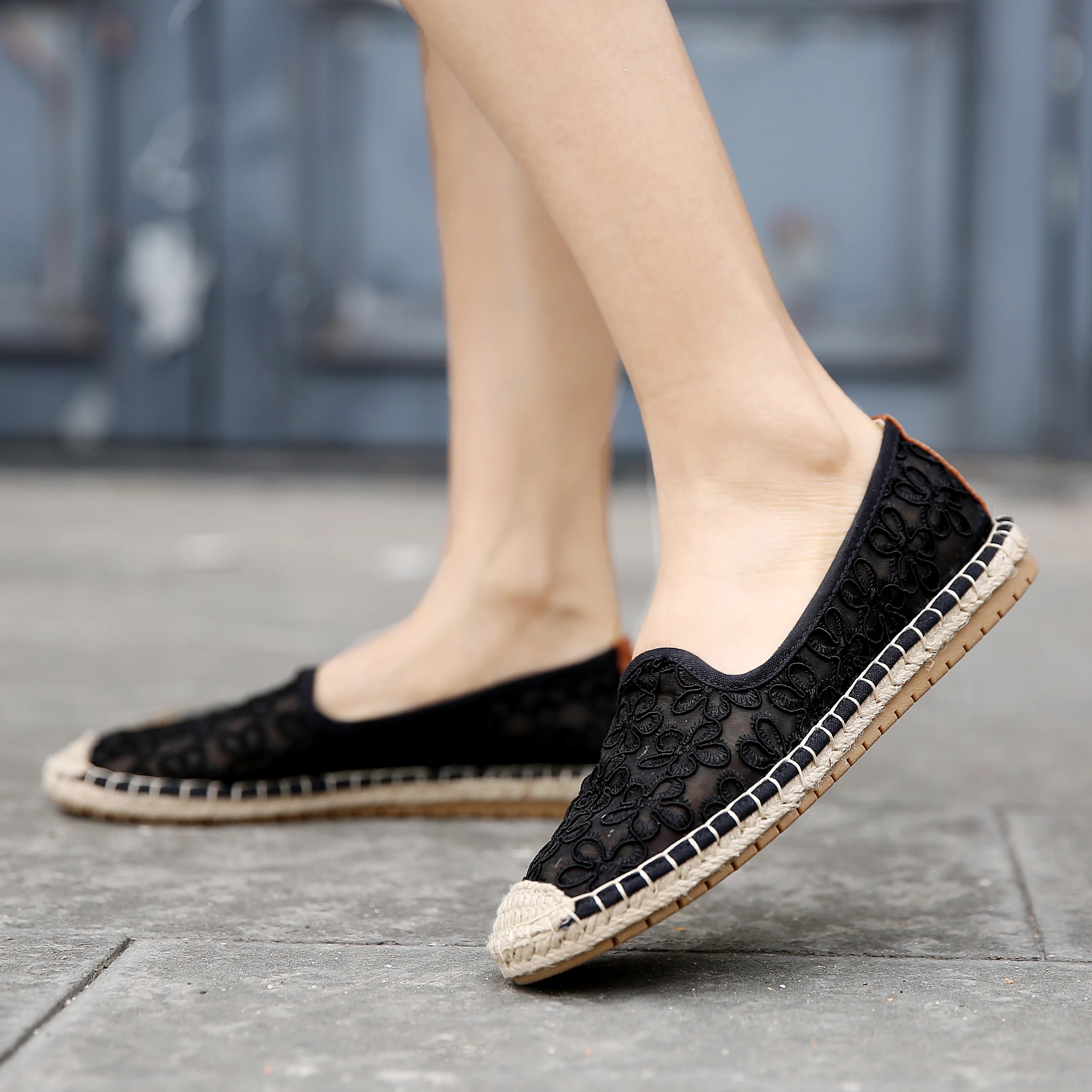 Новые модные черные шнуровке с бантом в виде бабочки женские лоферы 2020 из