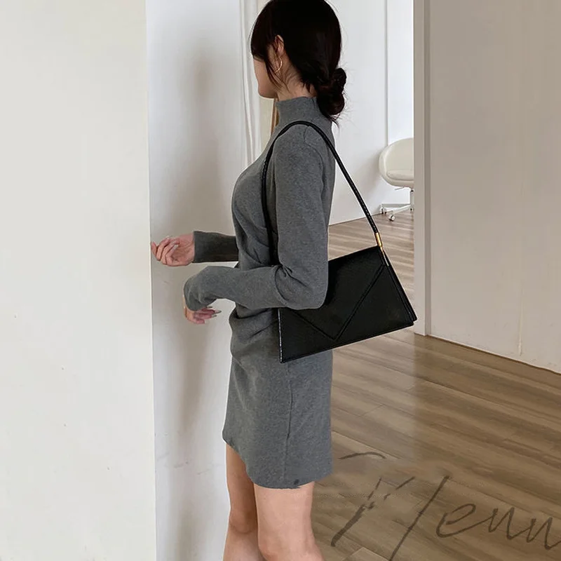 Платье женское осенне-зимнее со складками длинным рукавом и высоким воротником -