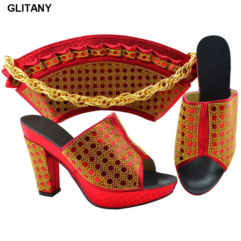 Комплект из обуви и сумки новейшего дизайна украшенный стразами модные