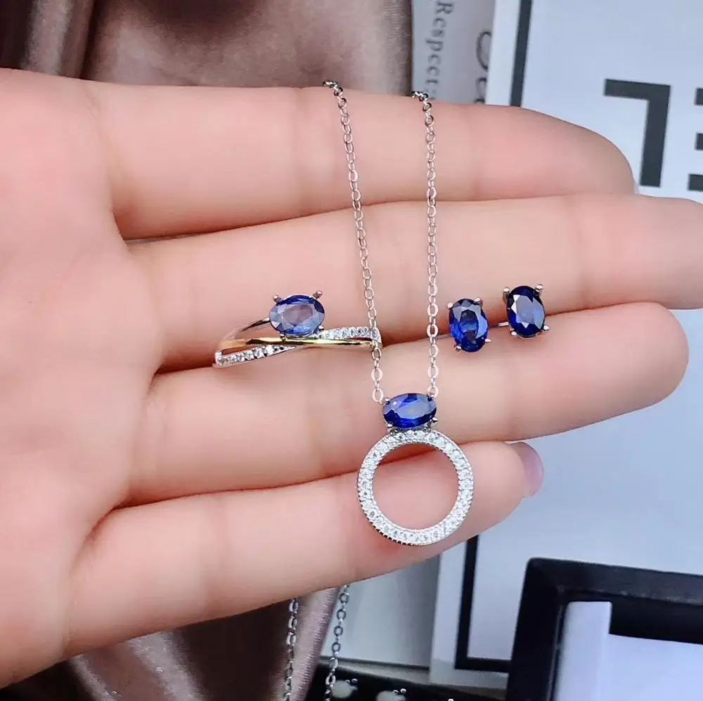 Комплект из кольца и серёг серебра 925 пробы с натуральным голубым сапфиром |