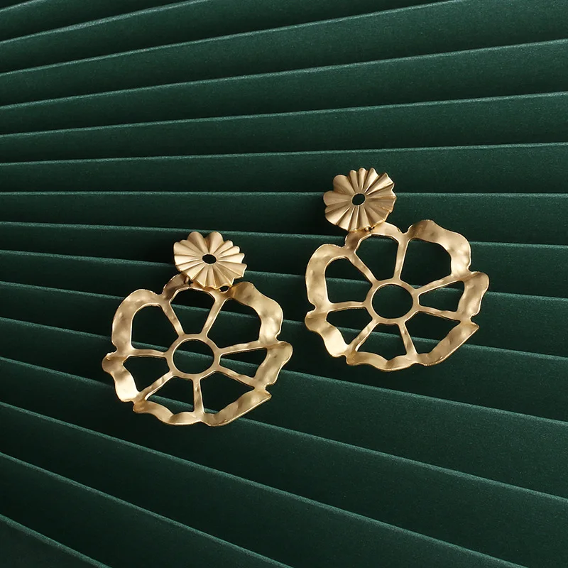 

The New Matte Hollow Flower Ladies Earrings Exaggerated Super Foggy Gold Drop Earrings Luxury Jewelry Fashion Personality