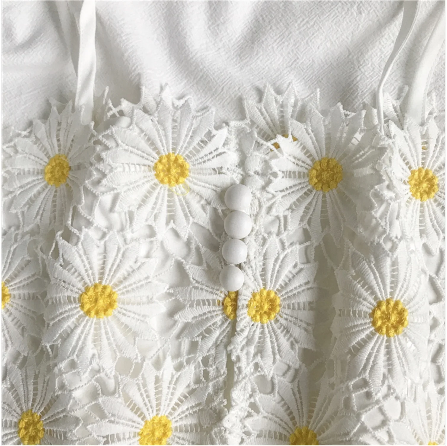 

VICONE ins stereo little Daisy tall waist midriff vacation short vest outside the base