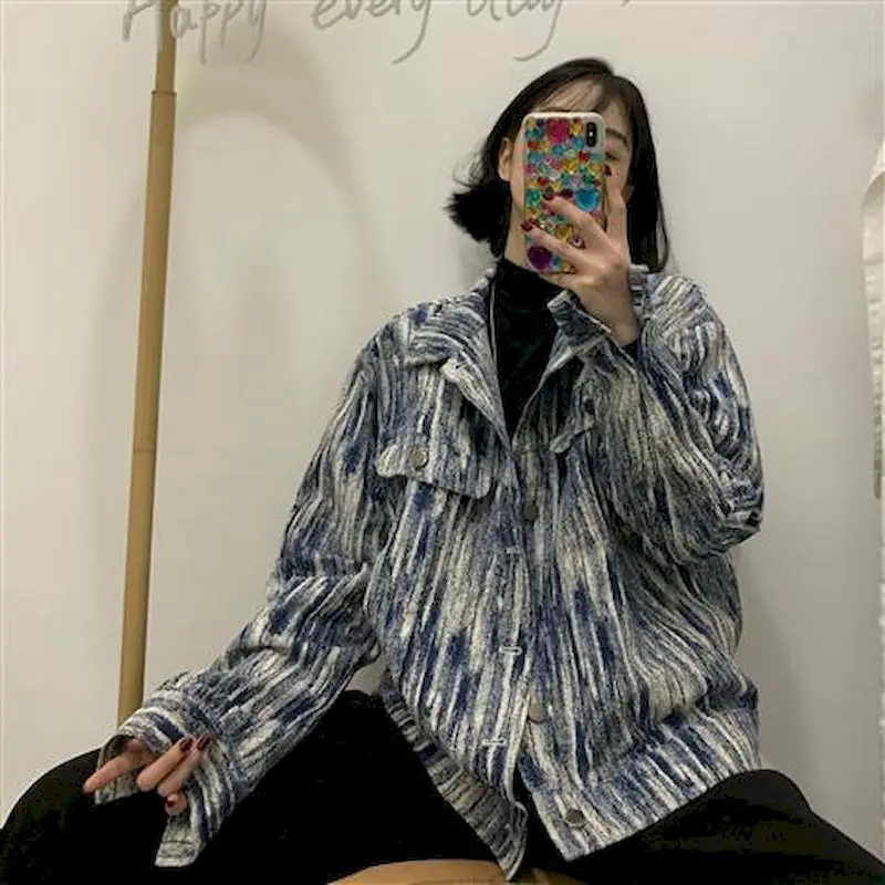 

Джинсовая куртка для мужчин и женщин, винтажная куртка из денима с эффектом потертости, уличная одежда в Корейском стиле, верхняя одежда в г...