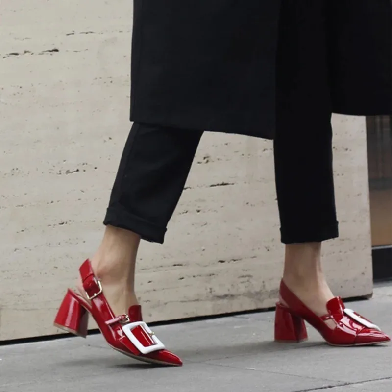 Вечерние туфли с острым носком на толстом каблуке пряжкой и ремешком женские