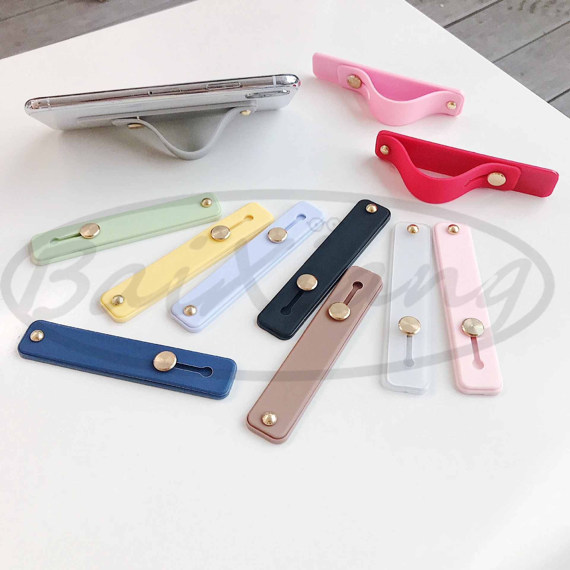 Plain Color Wrist Band Hand Band Finger Grip Mobile Phone Holder Stand Push Pull Universal Phone Socket Holder for Iphone xr 7 8