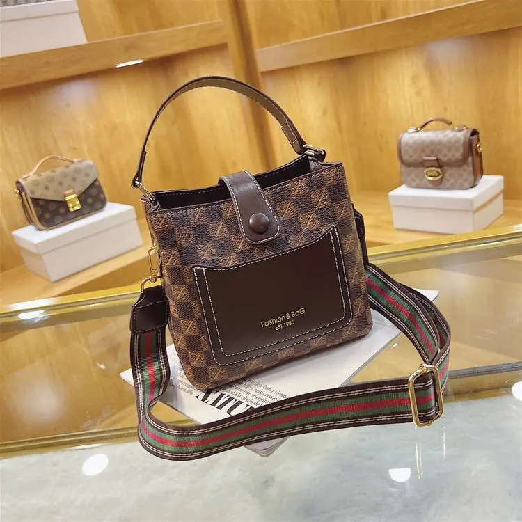 

Messenger Bag Ladies Handbag Shoulder Bag Clutch Luxury Designer Women's Bag 2021 New Simple One-shoulder Leather Chain