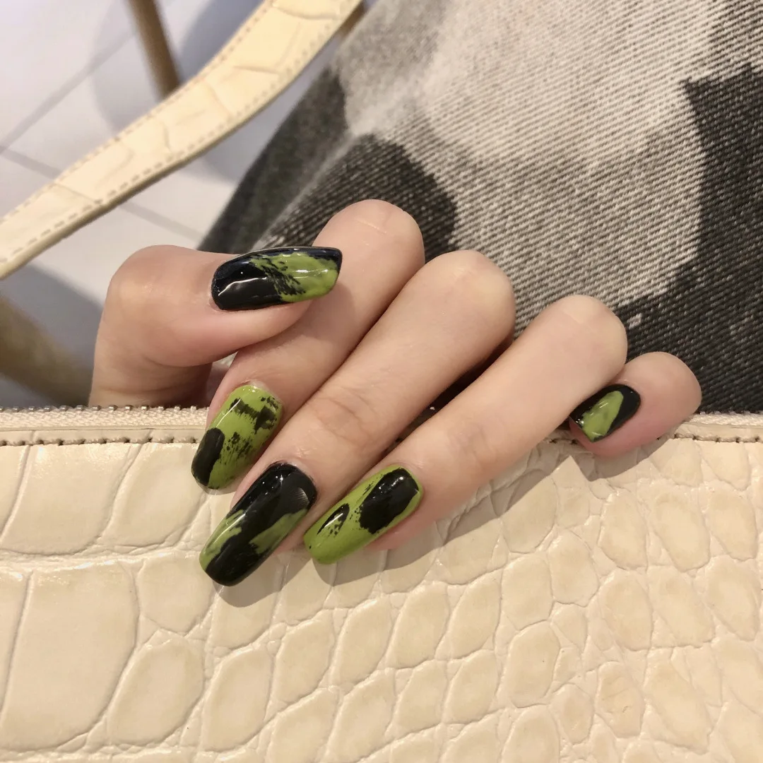 

2022 New Short French Ballerina False Nail Spot Design Black Style Fake Nail Fire Pattern Press On Nails Decoration