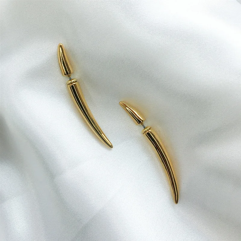 wing yuk tak Fashion Punk Horn Earrings For Women New Copper Rivet Stud Earrings Colorfast Party Jewelry Wholesale