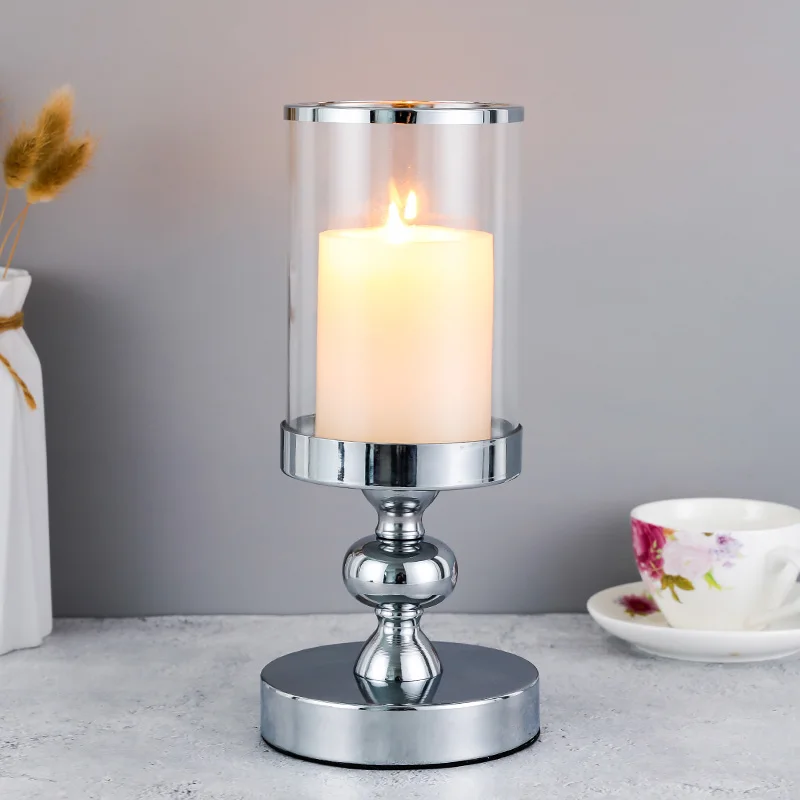 С украшением в виде кристаллов подсвечник для свечи столба используется свадьбы