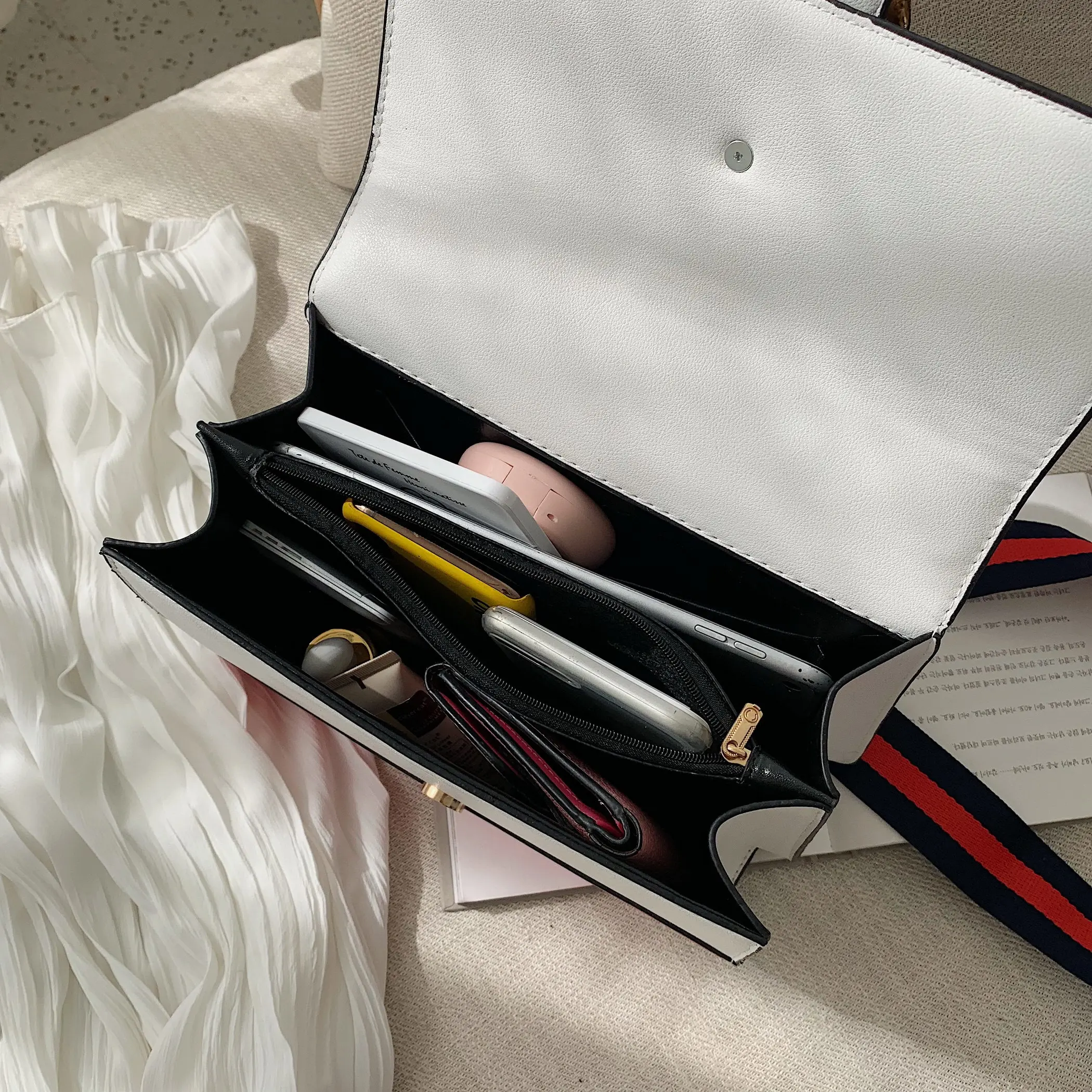 

Bag women 2020 new fashion casual broadband one-shoulder lady messenger sac wild bambo o temperament female Bacchus handbag
