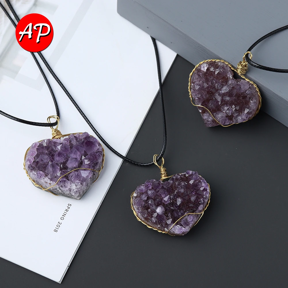 

1 шт. натуральный темно-фиолетового цвета с украшением в виде кристаллов аметист кластера подвеска в форме сердца Aura энергии драгоценный ка...