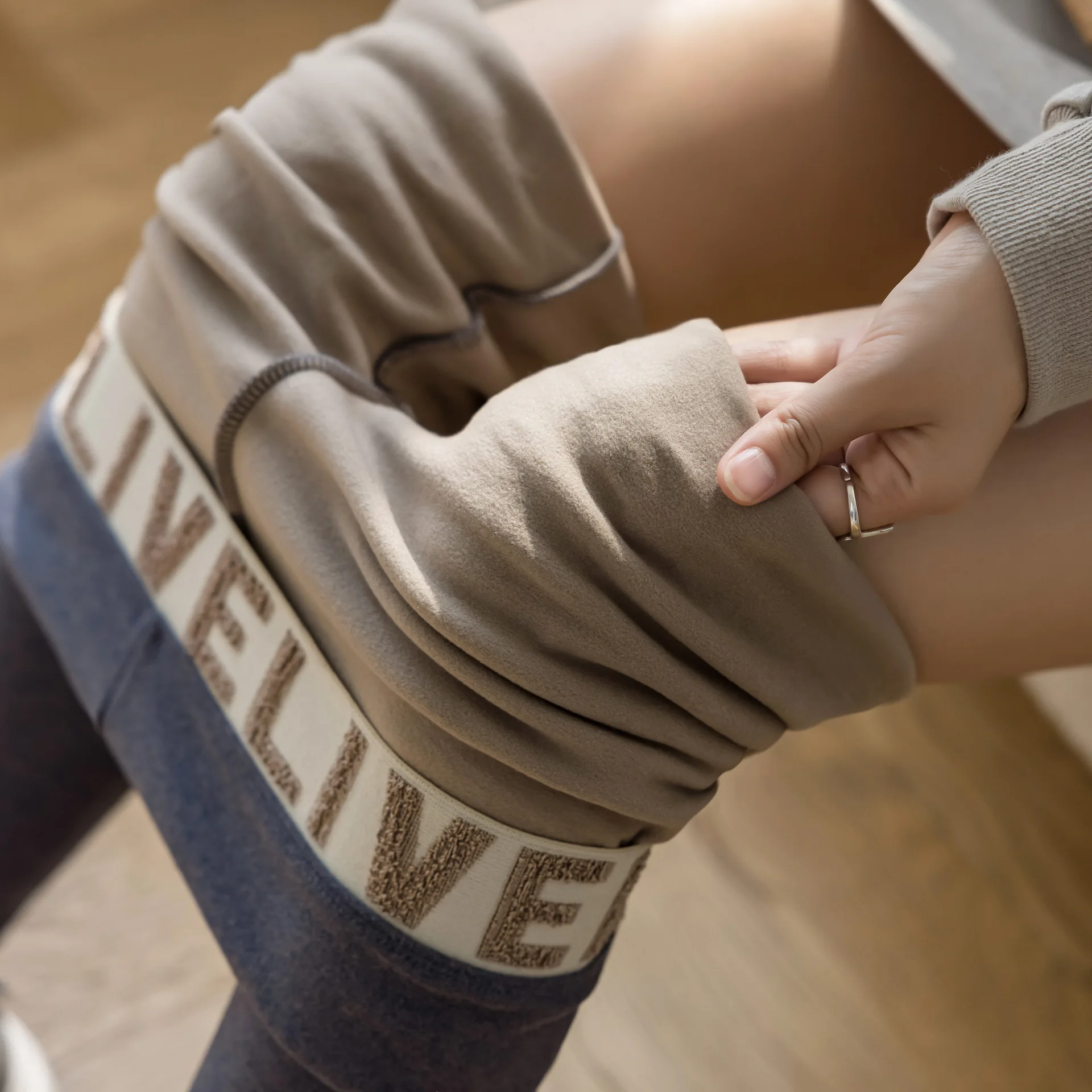 

2021 New Autumn Leggings Thin Fleece Booty Lifting Legging Women Sweet Letters Good Stretch Pencil Leggings Oversized Trousers