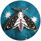 Эмалированная брошь-значок в готическом стиле