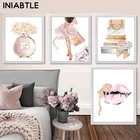 Плакаты с розовыми цветами, флаконами духов, губами