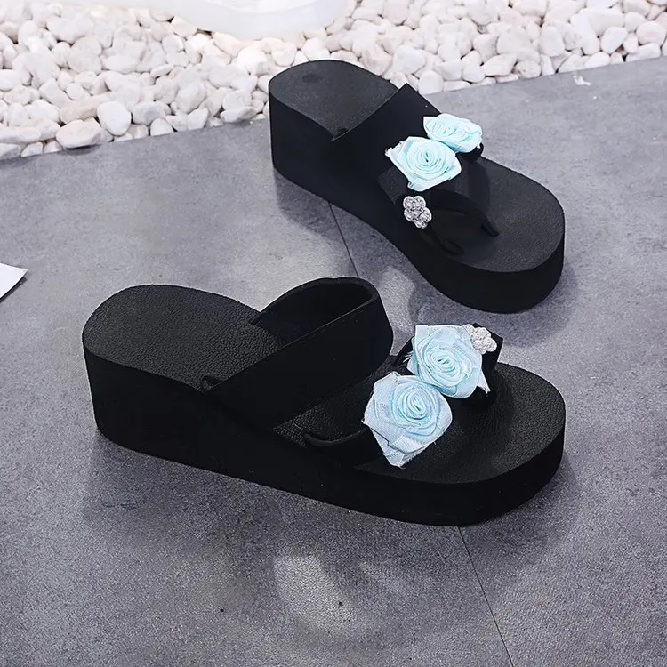 

Flat Shoes Female Lace Flower Rubber Flip Flops On A Wedge Summer Clogs Woman House Slippers Platform Slides Flock Med Hawaiian