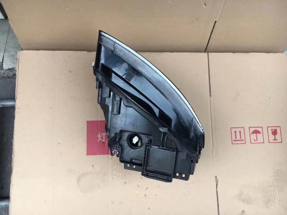 Made for Audi A5 2010 years half assembly Xenon headlights