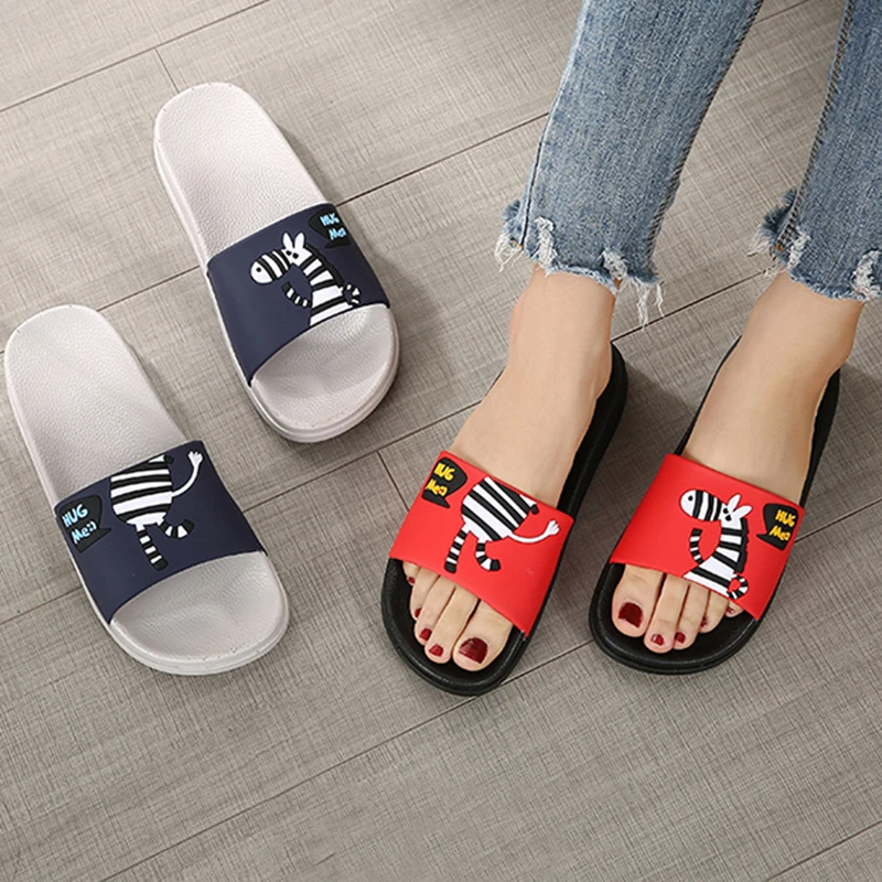 Летние пляжные шлепанцы с мягкой подошвой рисунком зебры для ванной женские на