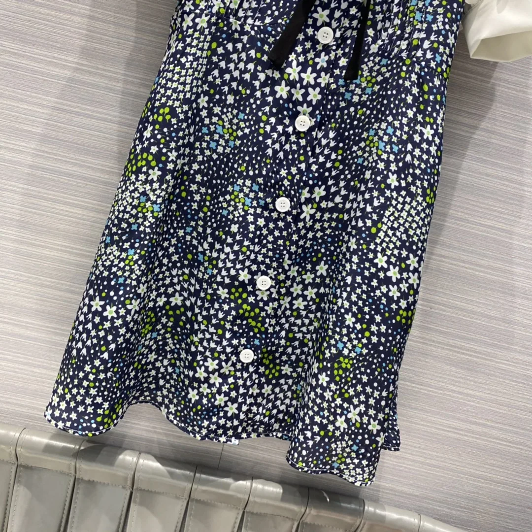 

2021 new women fashion short-sleeved silk dress with contrasting collar and gypsophila flowers 0427