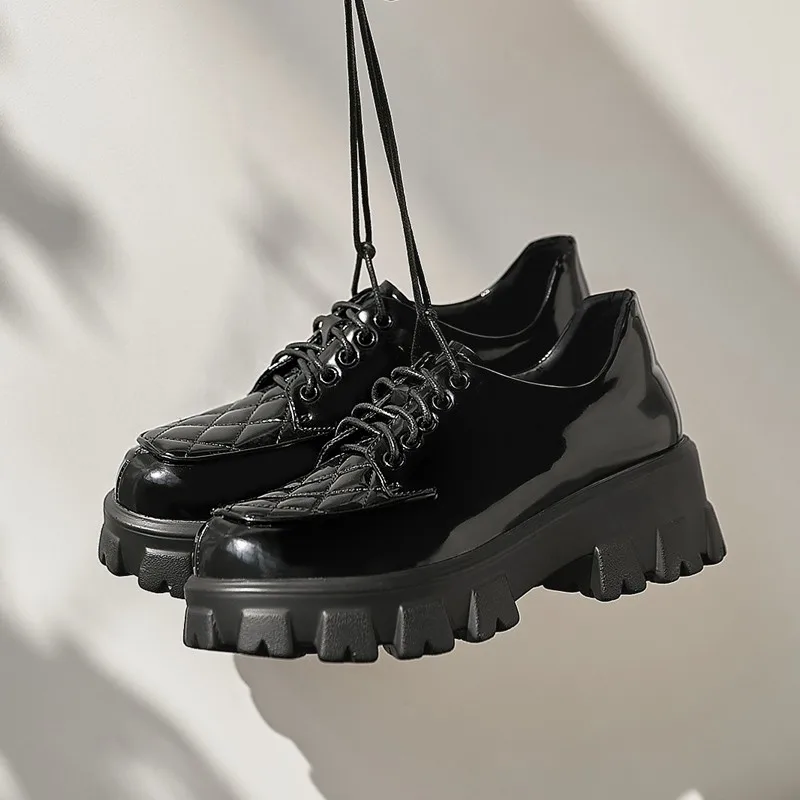 

Женские туфли из овечьей кожи, повседневные туфли на плоской платформе, с перекрестной шнуровкой, на толстой подошве, большие размеры до 42, в...