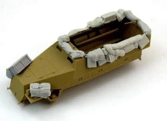 1/35 полимерный комплекс для немецкого перевозчика персонала 1 комплект(без автомобиля