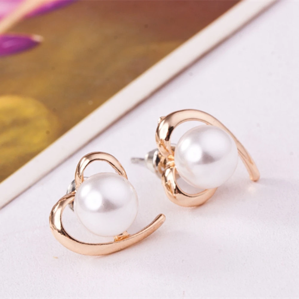 

Fashionable Simple Cute Heart-Shaped Peach Heart Pearl Earrings Korean Love Ladies All-Match Earrings Women