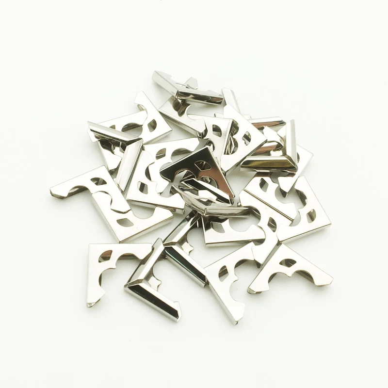 

100 шт./упак. 16x16x4 мм, серебристые металлические фотоальбомы, меню, папки, защитные уголки SC133