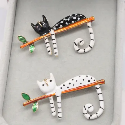 

2021 New Creative Dripping Oil Lazy Cat Sitting On The Tree Enamel Cute Cartoon Animal Clothing Bag Brooch Accessories For Women