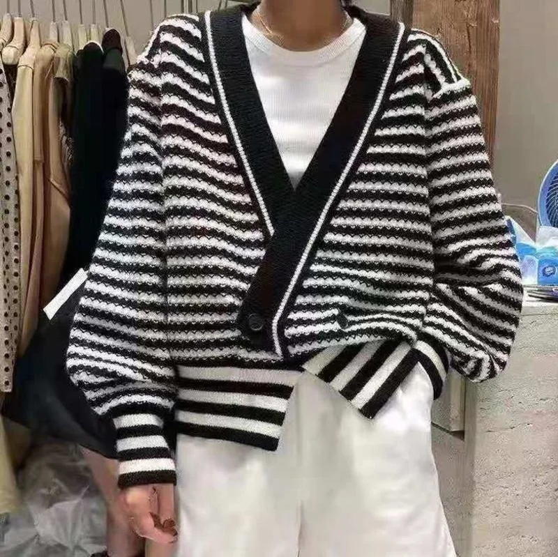 

Женское трикотажное пальто в полоску, в стиле ретро