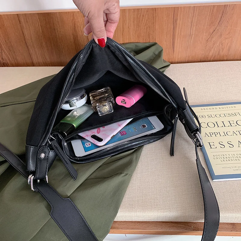 

Large Capacity Women Half Moon Bag Semicircle Handbag Striped Dot Shoulder Crossbody Bag Designer Female Tote Hobos Underarm Bag