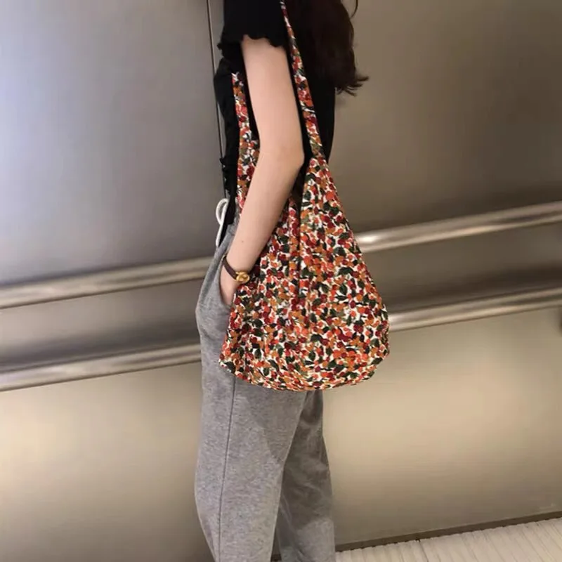

Cute Floral Pattern Reusable Ladies Shopping Shoulder Bags Crossbody Bags Purses Casual Handbag for Women Embroidery Canvas Bag