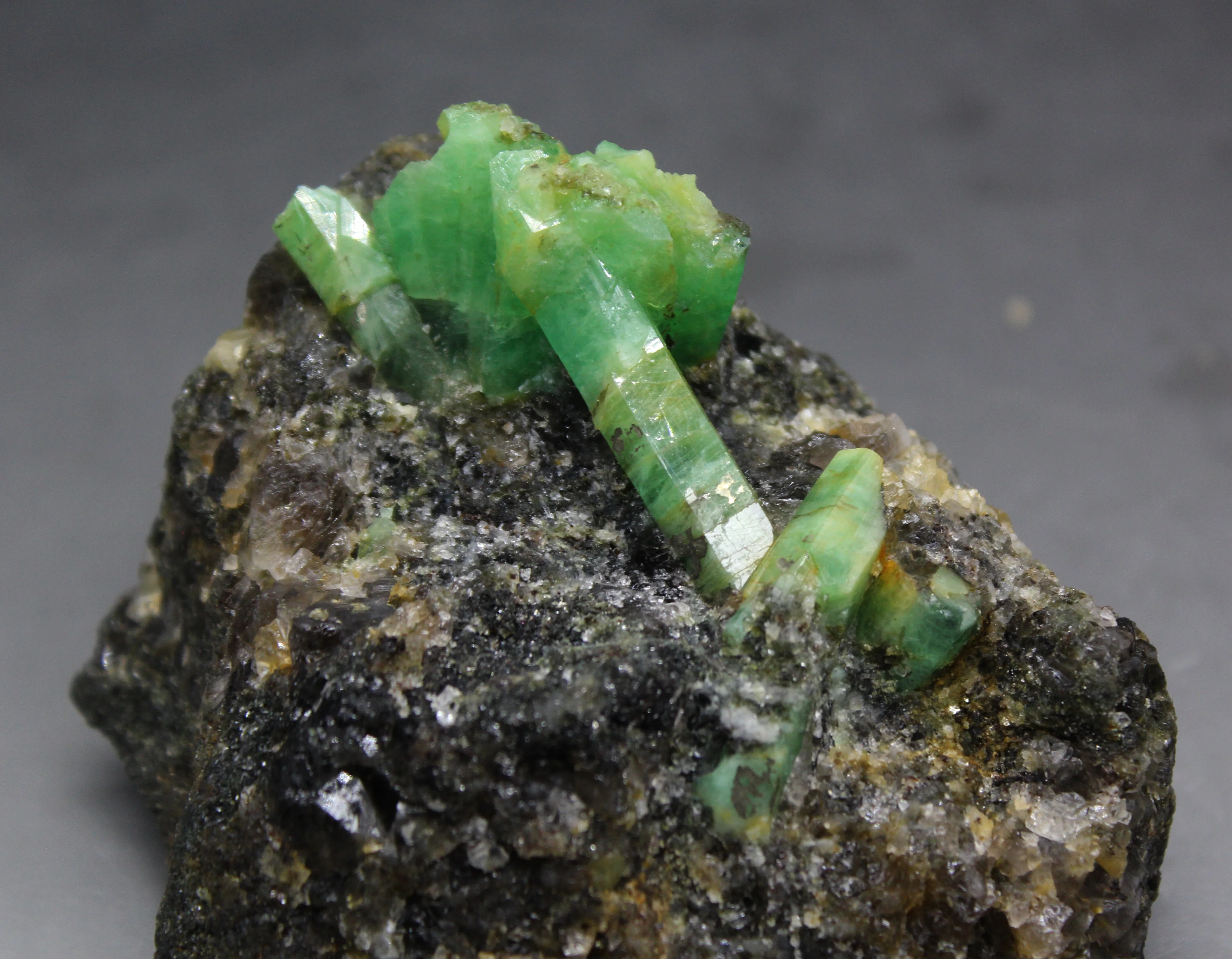 Большой! 574 г натуральный камень класса зеленый изумруд минеральные хрустальные