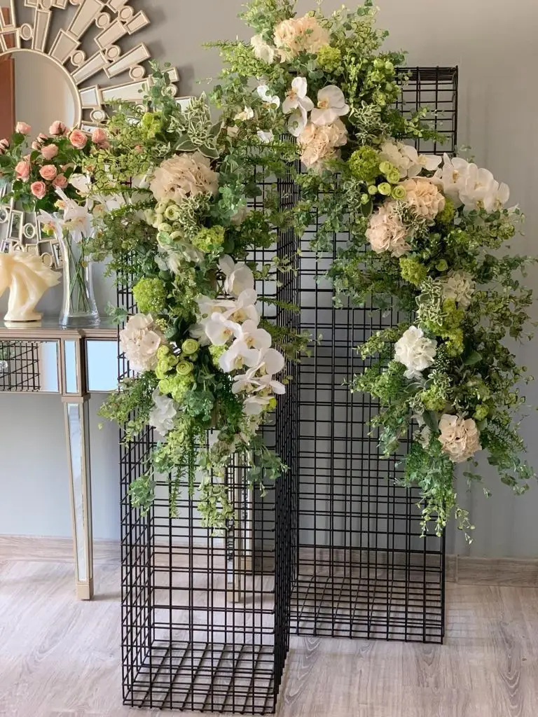 

flower mesh metal grid set of four backdrops in varying heigths wedding decor