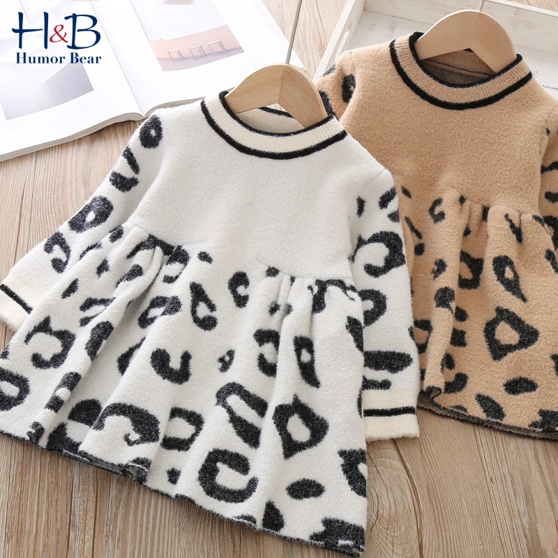 

Женское трикотажное платье-свитер с длинным рукавом и принтом