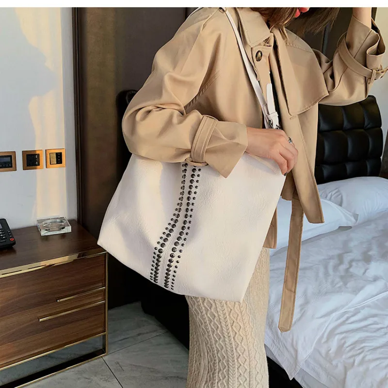 

Tinkin Women Tote Handbag Rivet Decoration Female Soft Leather Shoulder Bag Fashion Large Capacity Vintage Messenger Bag