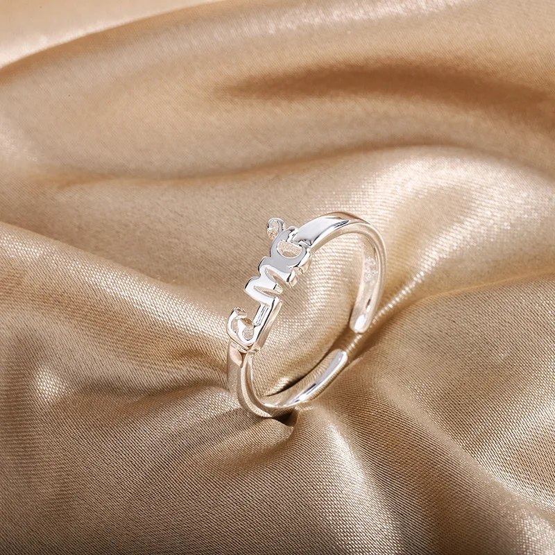 

Женское кольцо с надписью E = MC2