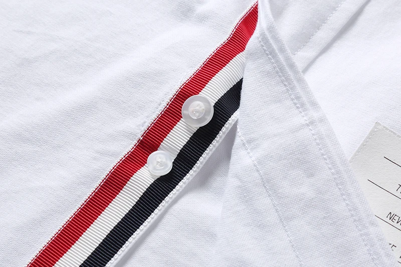 Рубашка мужская приталенная с отложным воротником и длинными рукавами