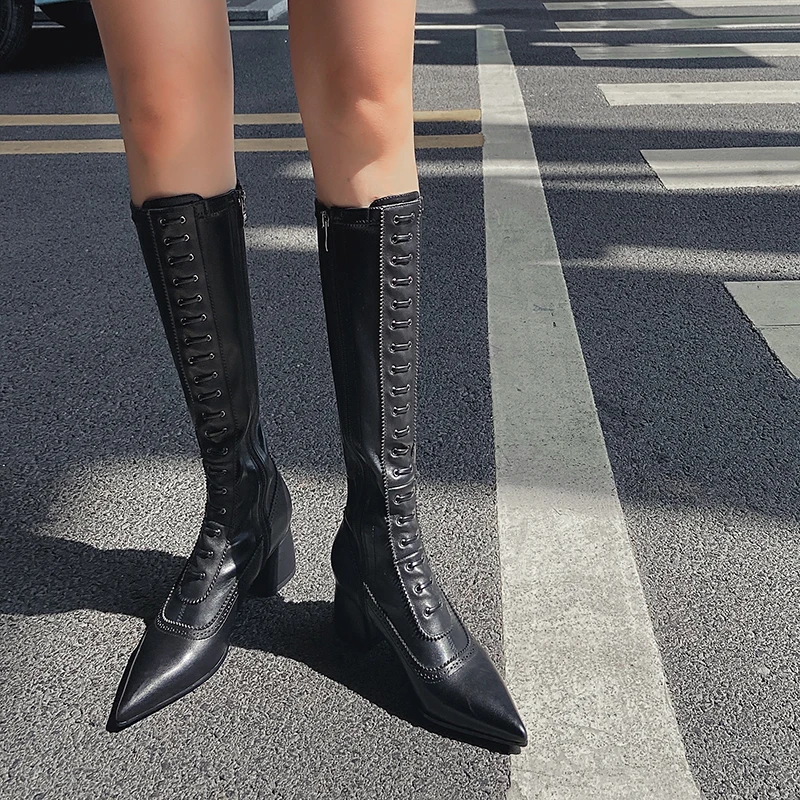 spesifikasi Sepatu Bot Sepeda Motor Ujung Lancip Sepatu Bot Panjang Hak Tebal Wanita Sepatu Bot Wanita Renda Desain Gaya Inggris Sepatu Bot Hitam Seksi