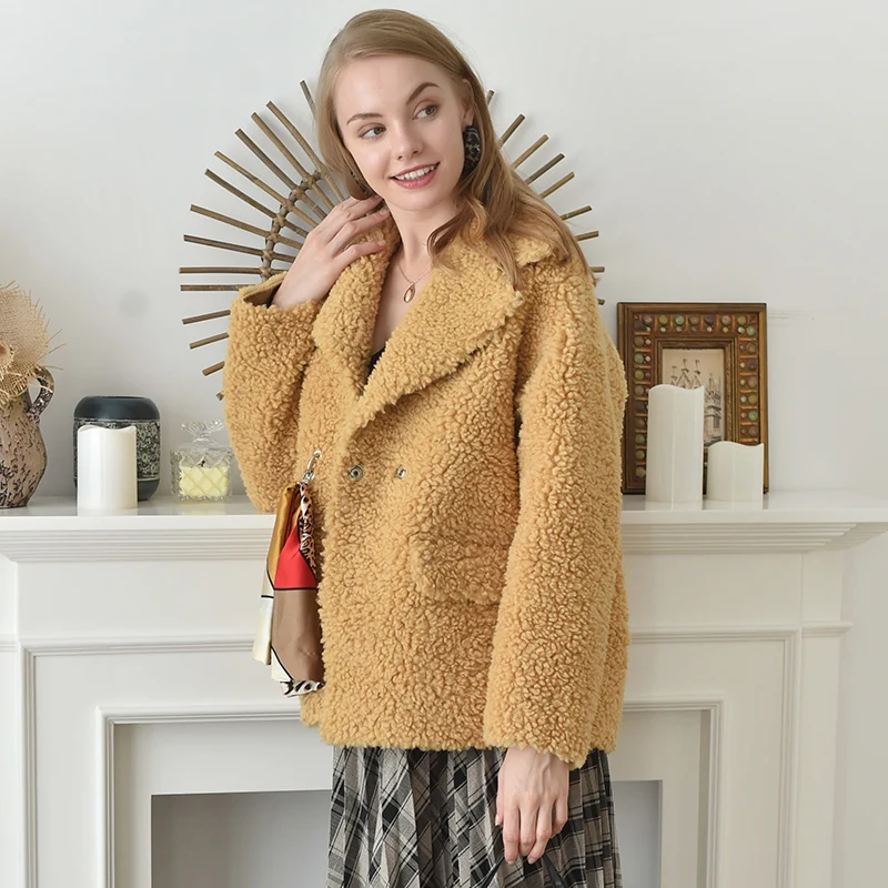 Женское пальто из натурального меха короткая зимняя куртка с овчиной женская