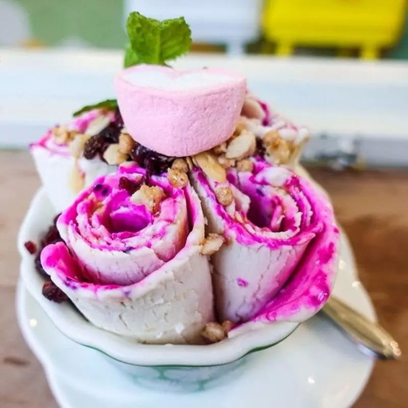 

Fried Yogurt Machine Household Summer DIY Preparing Ice Cream Rolls with 2 Spatulas DIY Ice Teppanyaki Plate