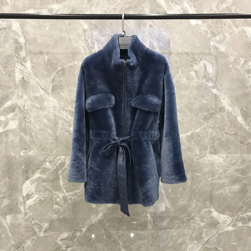 Женская теплая куртка из короткой овечьей шерсти однотонное черное шерстяное
