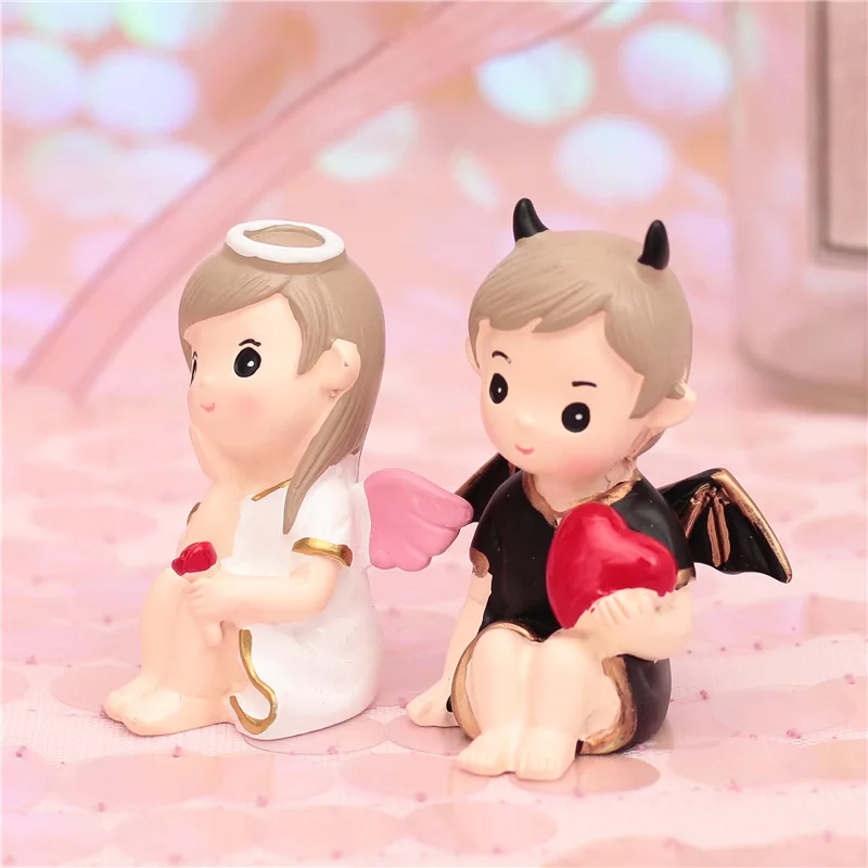 Cute little couple devil angel small hand office doll cake decoration scene baking plug-in plug home decor resin candy | Дом и сад