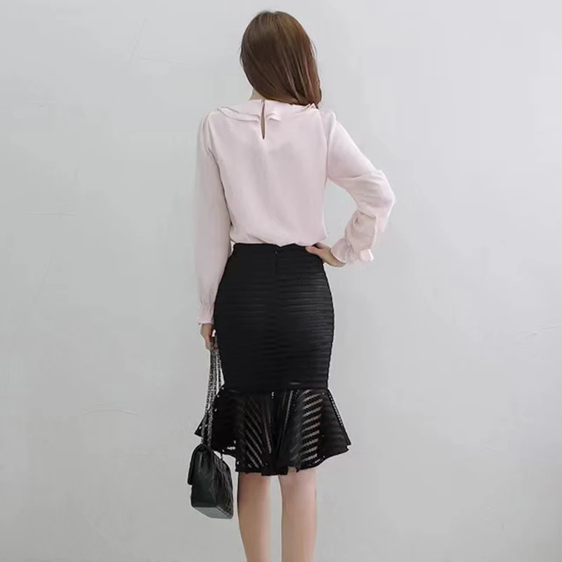 

VGH Patchwork Ruffle Floral Shirt For Women V Neck Flare Long Sleeve Elegant Temperament Blouse Female Fashion New Clothing 2021