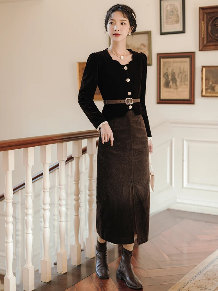 

Restoring ancient ways to film the spot petals corduroy skirts suits brought velvet coat to send belt