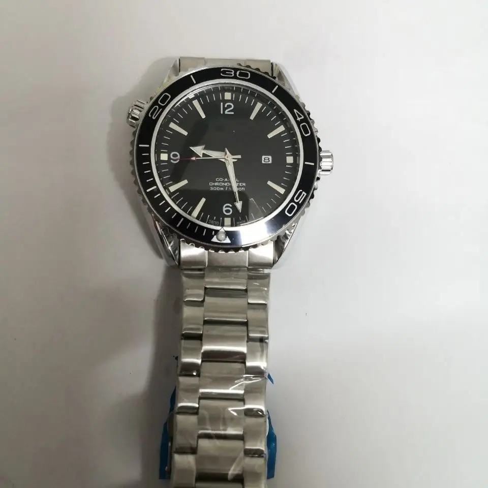 

2019 Round Dial Plate Hippocampus Waterproof Stainless Steel Calendar Watch for Men