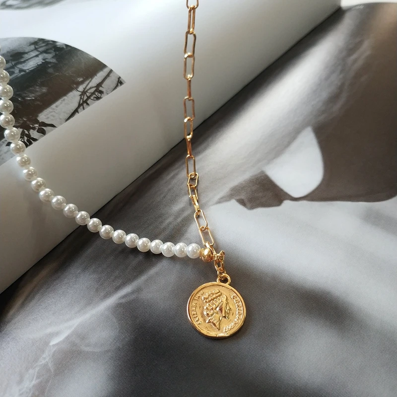 

Silvology Sterling 925 Silver Asymmetry Pearl Chain Queen Necklace Luxury Coin Pendant Necklace for Women 925 Festival Jewelry