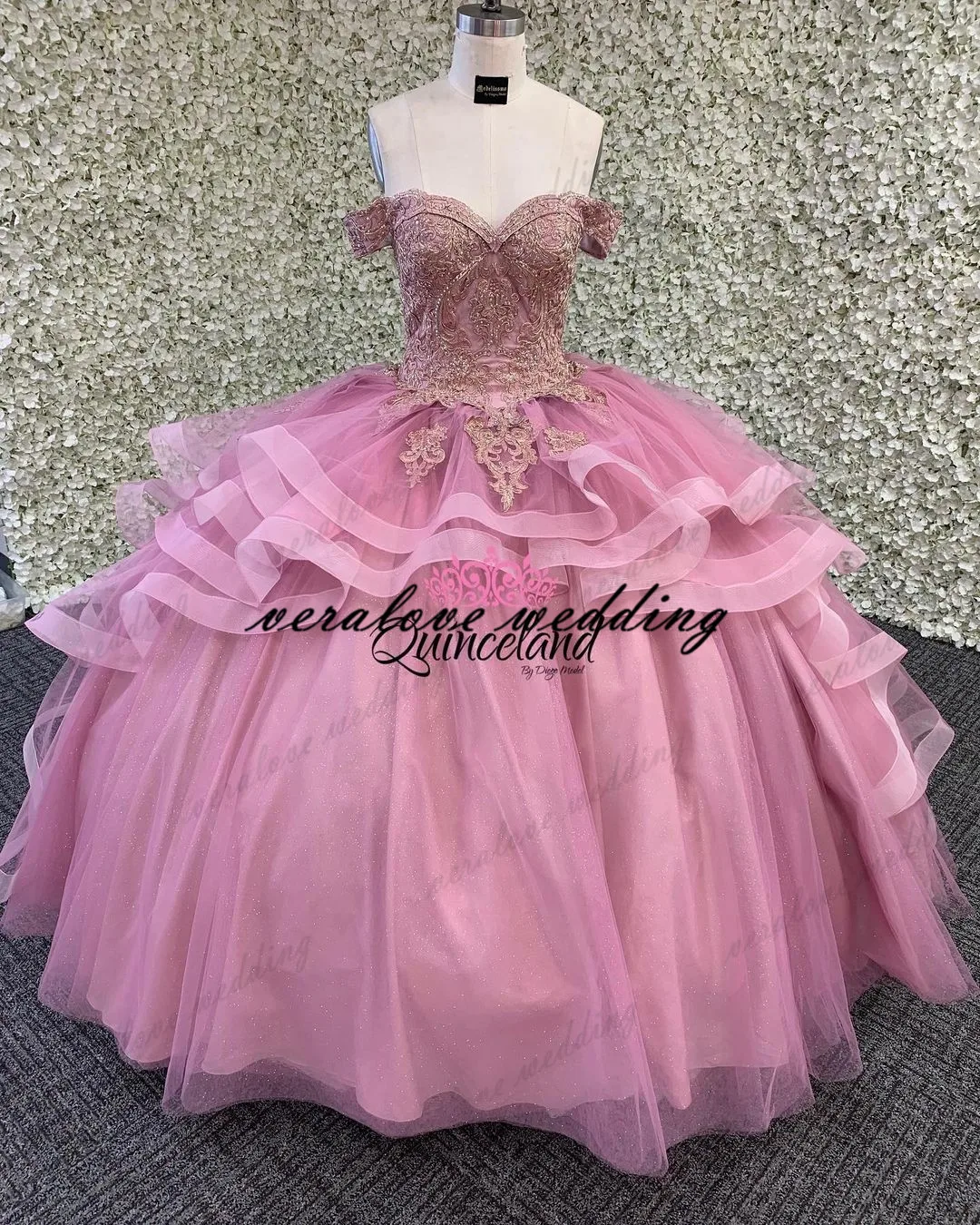 

Pink Ball Gown Quinceanera Dresses 2021 Off the Shoulder Tulle Lace Applique Girl Sweet 16 Dress Party Wear