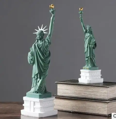 

The manufacturer directly provides creative home decoration crafts ornaments, living room office statue of liberty retro resin
